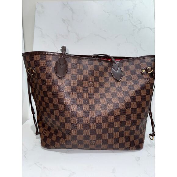 Louis Vuitton Handbags - Louis Vuitton Damier Canvas Neverfull Pouch